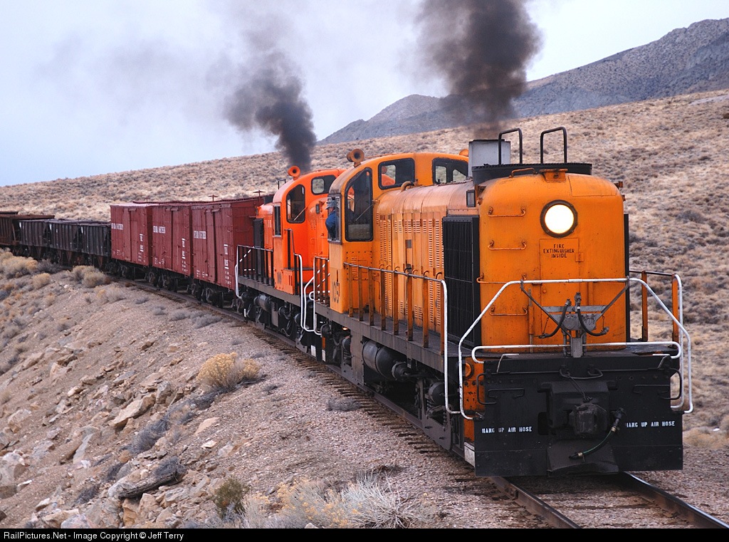 Сколько поездов в америке. Поезда США. Nevada Northern RR паровоз. Поезда США Аризона. Американский двухэтажный поезд.