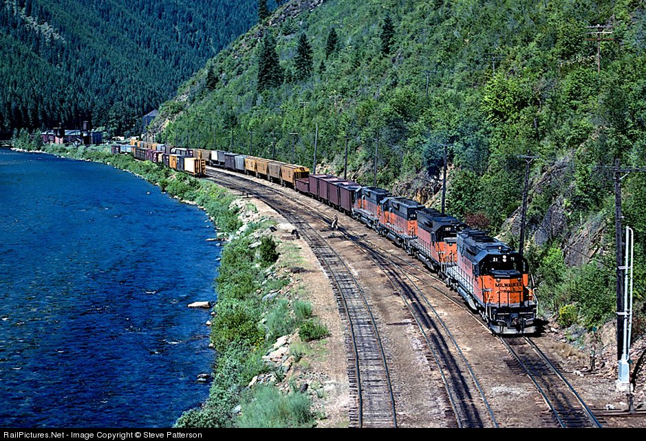 Photo: MILW 21 Milwaukee Road EMD SD40-2 at Avery