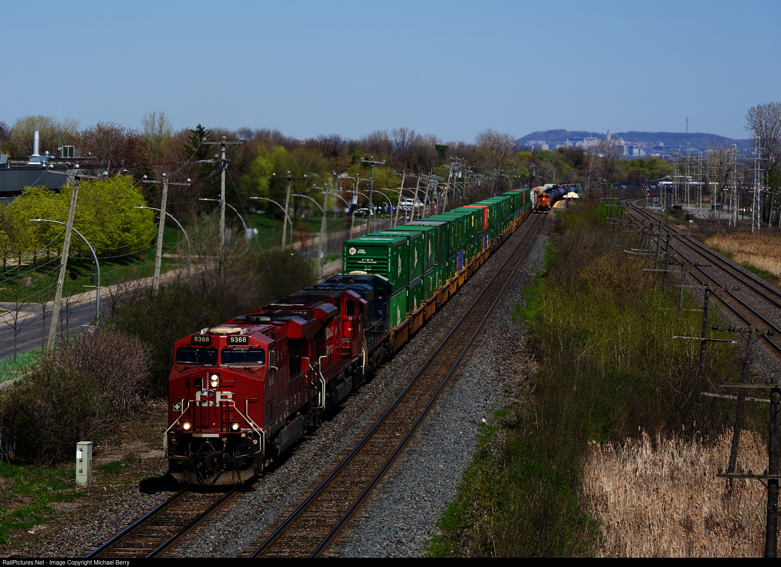 RailPictures.Net Photo: CP 9368 Canadian Pacific Railway GE ES44AC at  Pointe-Claire, Quebec, Canada by Michael Berry