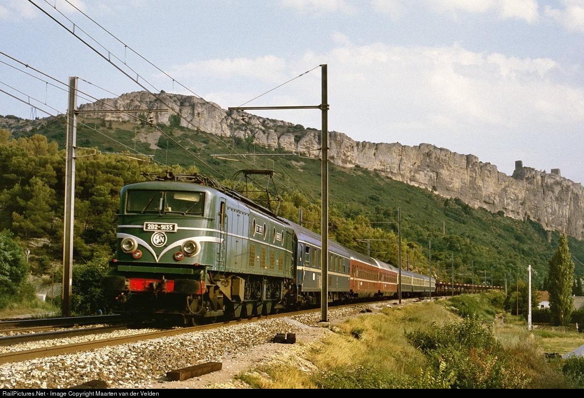 French train. Поезда Франции. Железная дорога Франции. Французские электровозы. Региональный поезд во Франции.