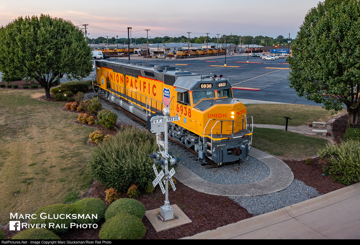 RailPictures.Net Photo: UP 6938 Union Pacific EMD DD40X at North Little  Rock, Arkansas by Marc Glucksman/River Rail Photo