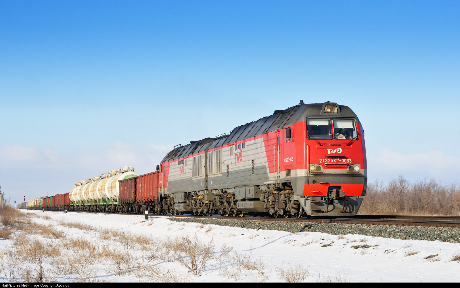 Russian train 2. Тепловоз 2тэ325к. Тепловоз 2тэ2км. Км2 тепловоз. 2тэ25а тепловоз дизель.